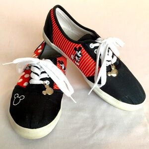Mickey and Minnie Mouse Bradford exchange. Woman’s shoes Sz 8.5 GUC.
